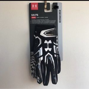 Under Armour F5 Black/White Football Gloves
Youth Small
Excellent Used Condition